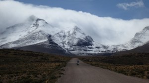 Subiendo a lo desconcido, la montaña nos haría esperar 2 noches para poder cruzarla